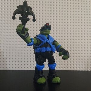 TMNT Teenage Mutant Ninja Turtles - Stealth Gear Leonardo Action Figure 2013